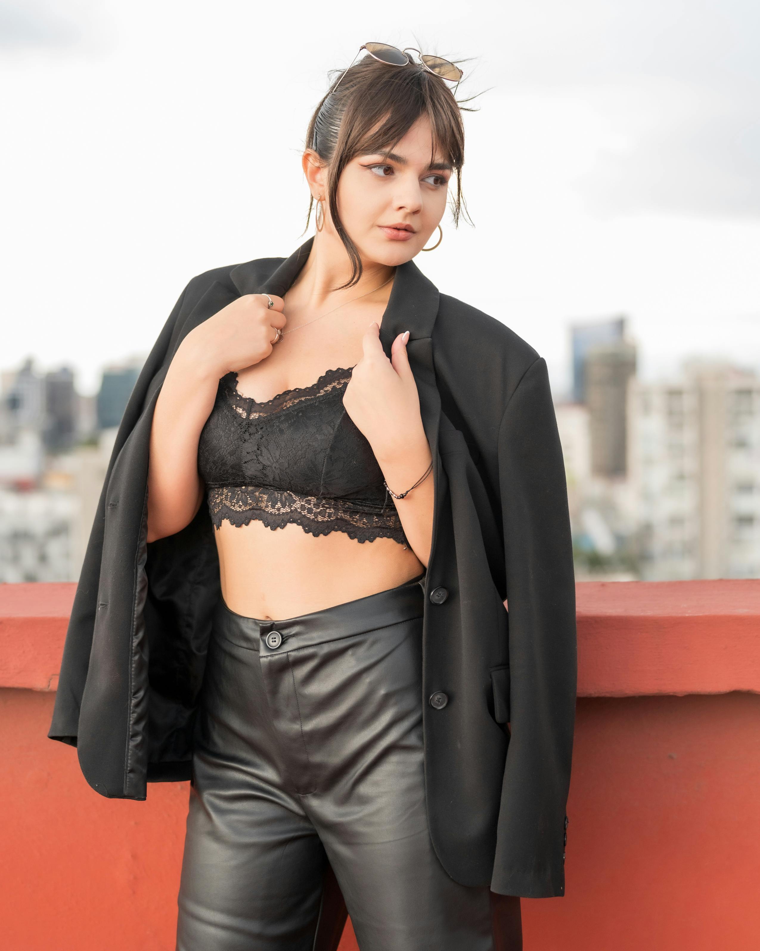 影视现场团队协作与舞台灯光画面